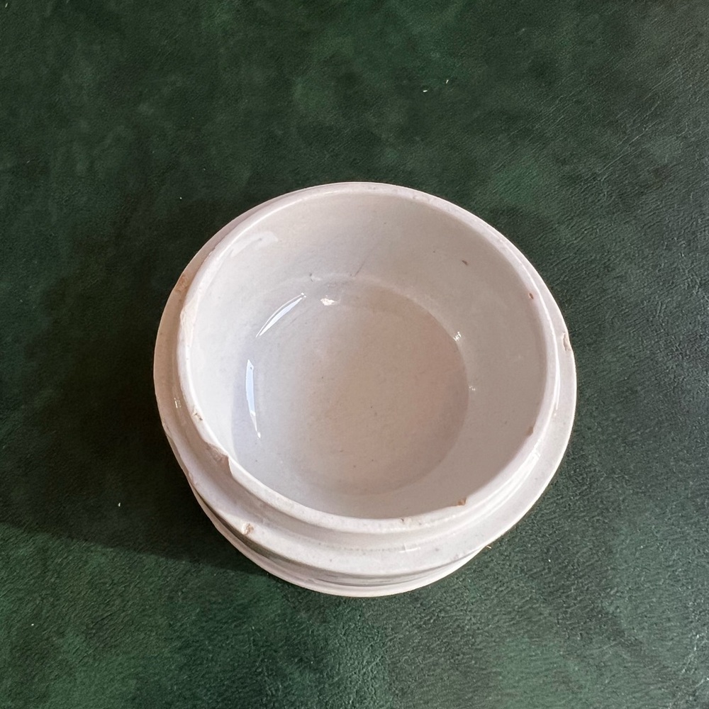 Rare Antique Ceramic Pot and Lid John Gosnell & Co. Cherry Tooth Paste 1860-1900 - Picture 8 of 9